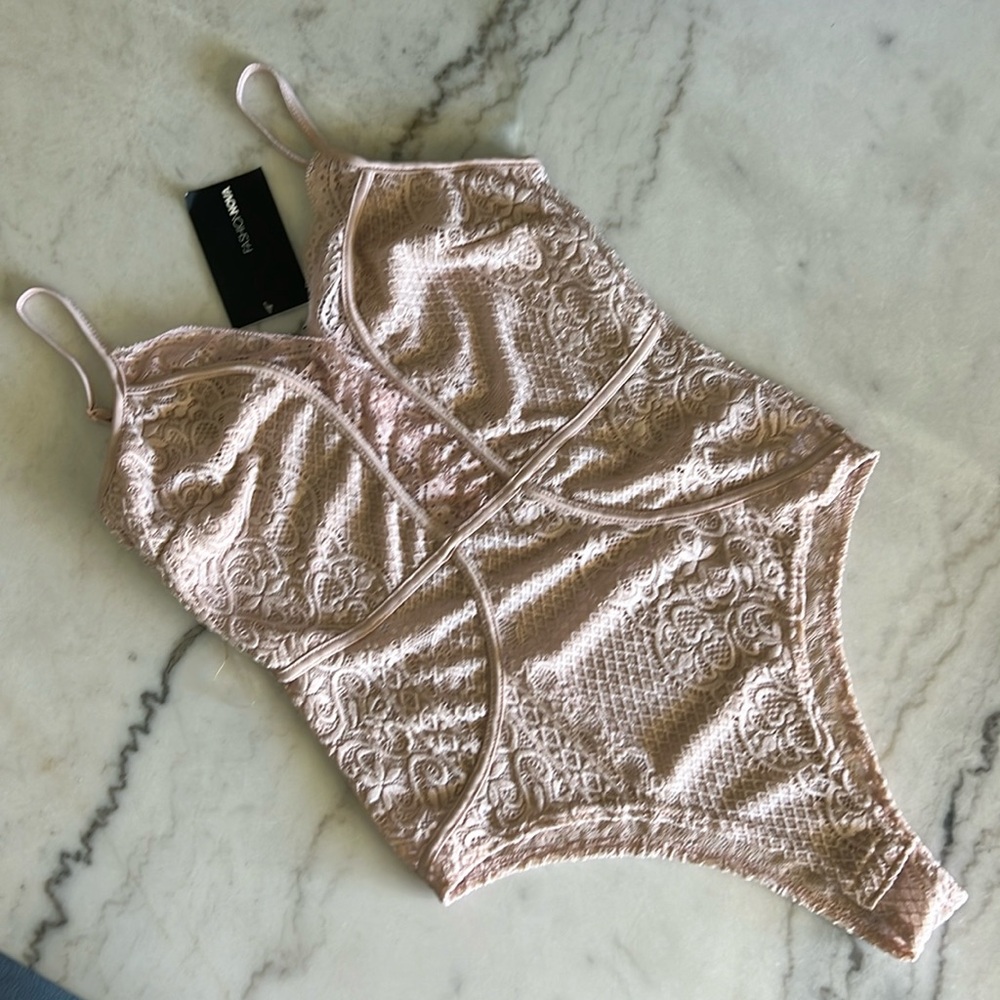🤍NWT Blush Fashion Nova Body Suit🤍